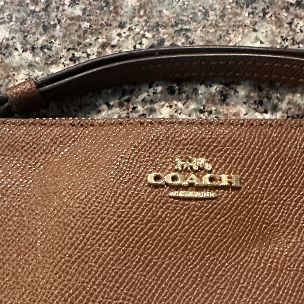 Coach Rich Brown Textured Wristlet cognac - Picture 2 of 7